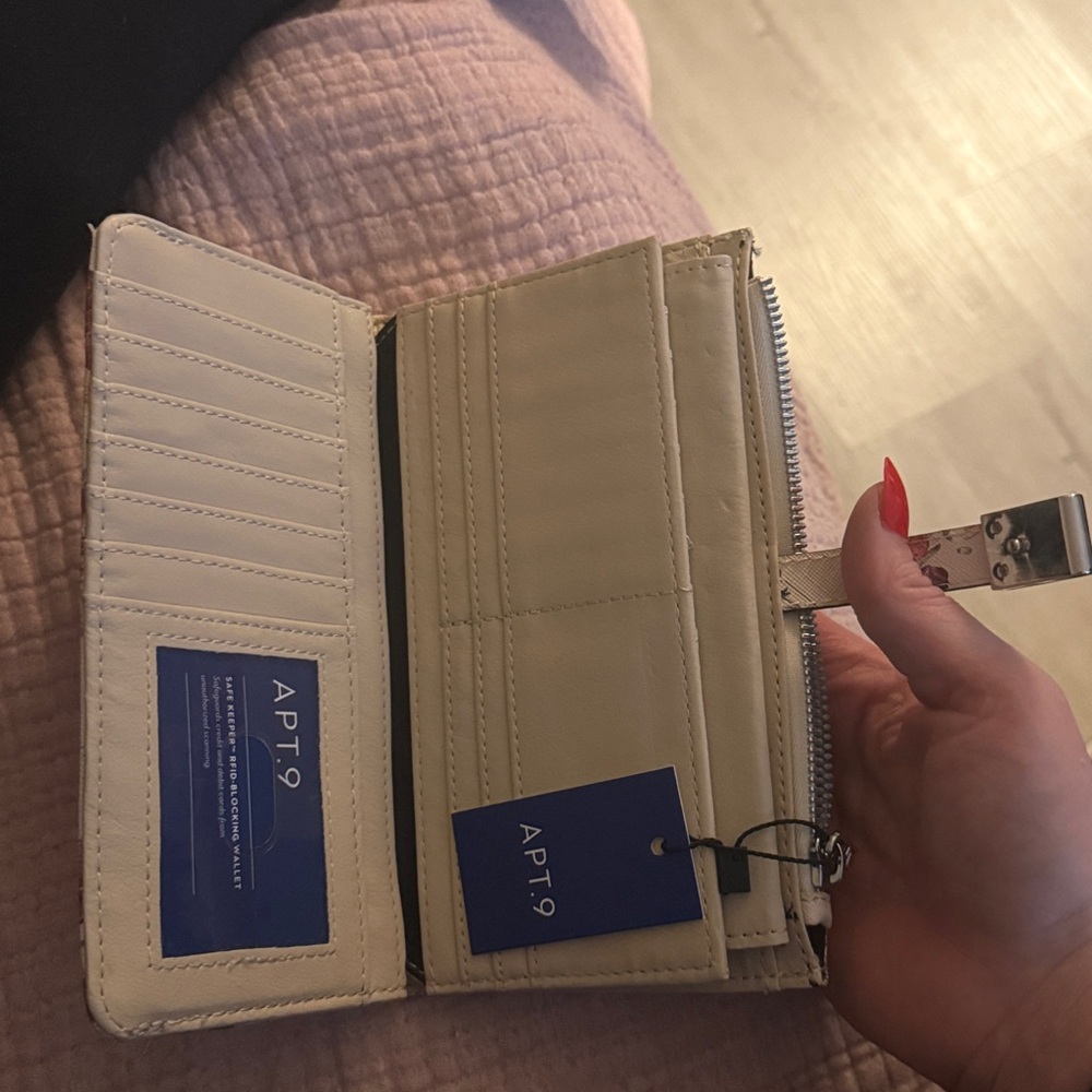 APT 9 wallet - Picture 3 of 3